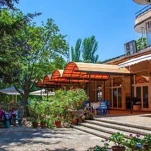 Otel Adis